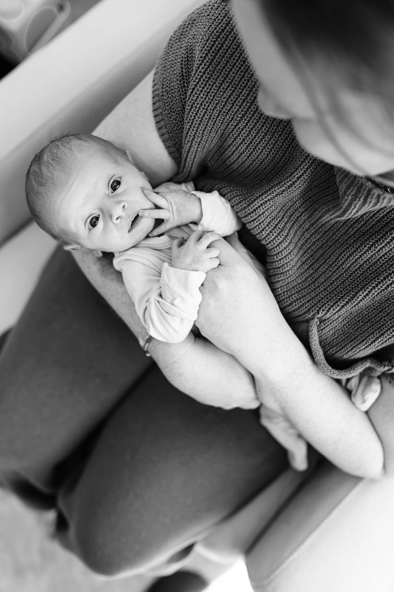 CozyDenverNewbornSessionInApartment-15.jpg