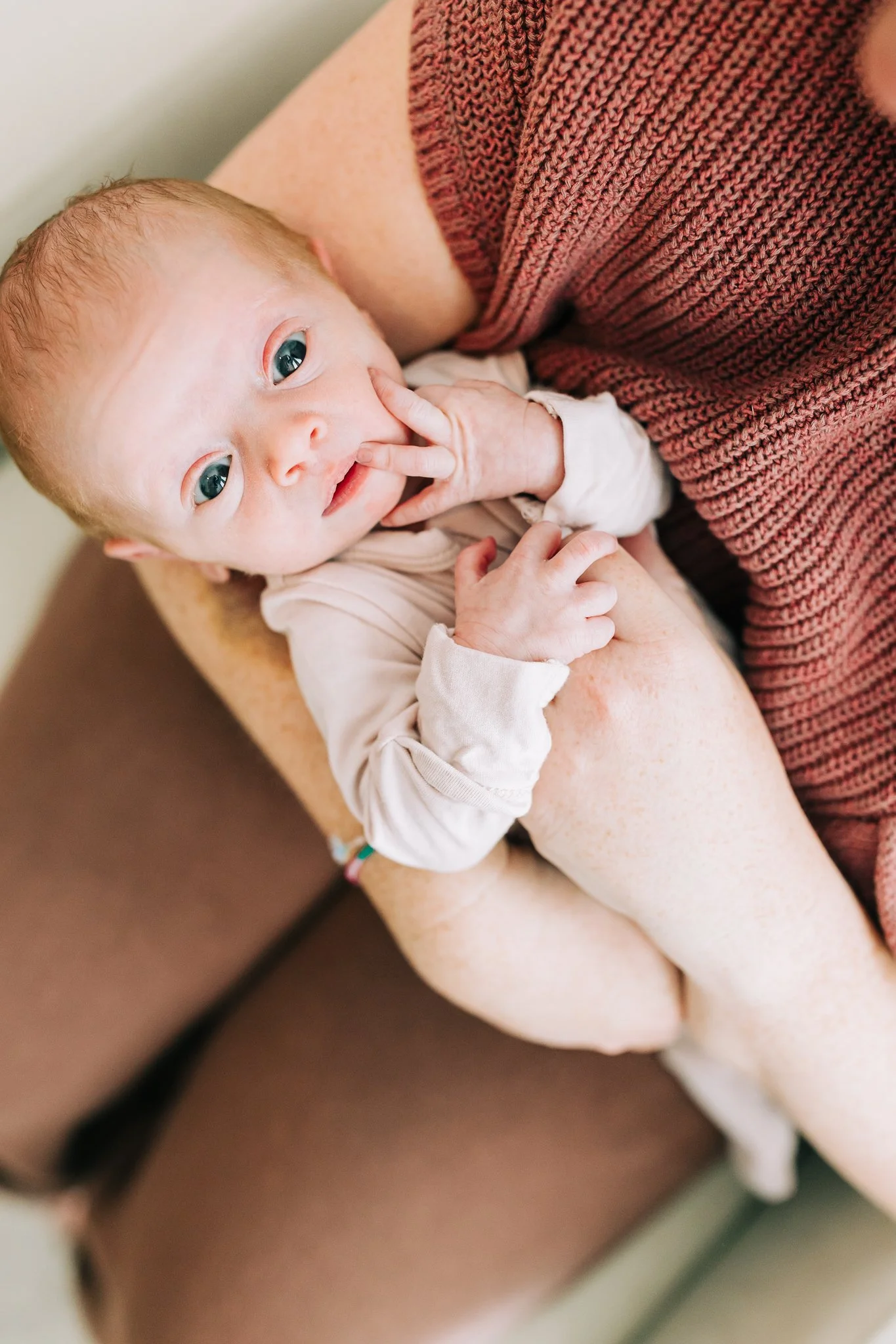 CozyDenverNewbornSessionInApartment-16.jpg