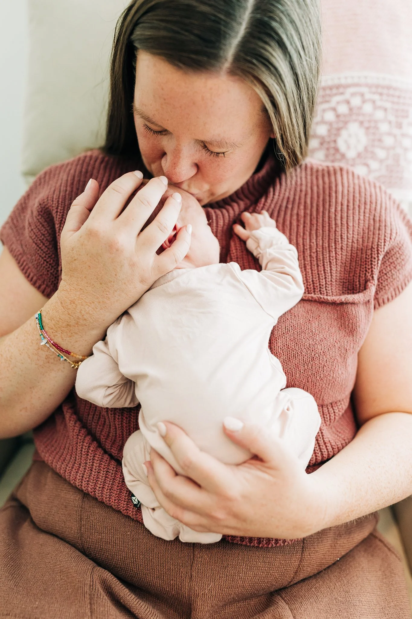 CozyDenverNewbornSessionInApartment-19.jpg