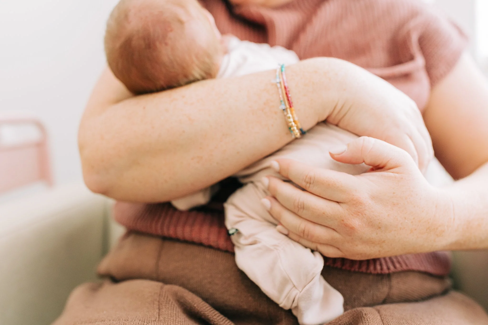 CozyDenverNewbornSessionInApartment-20.jpg