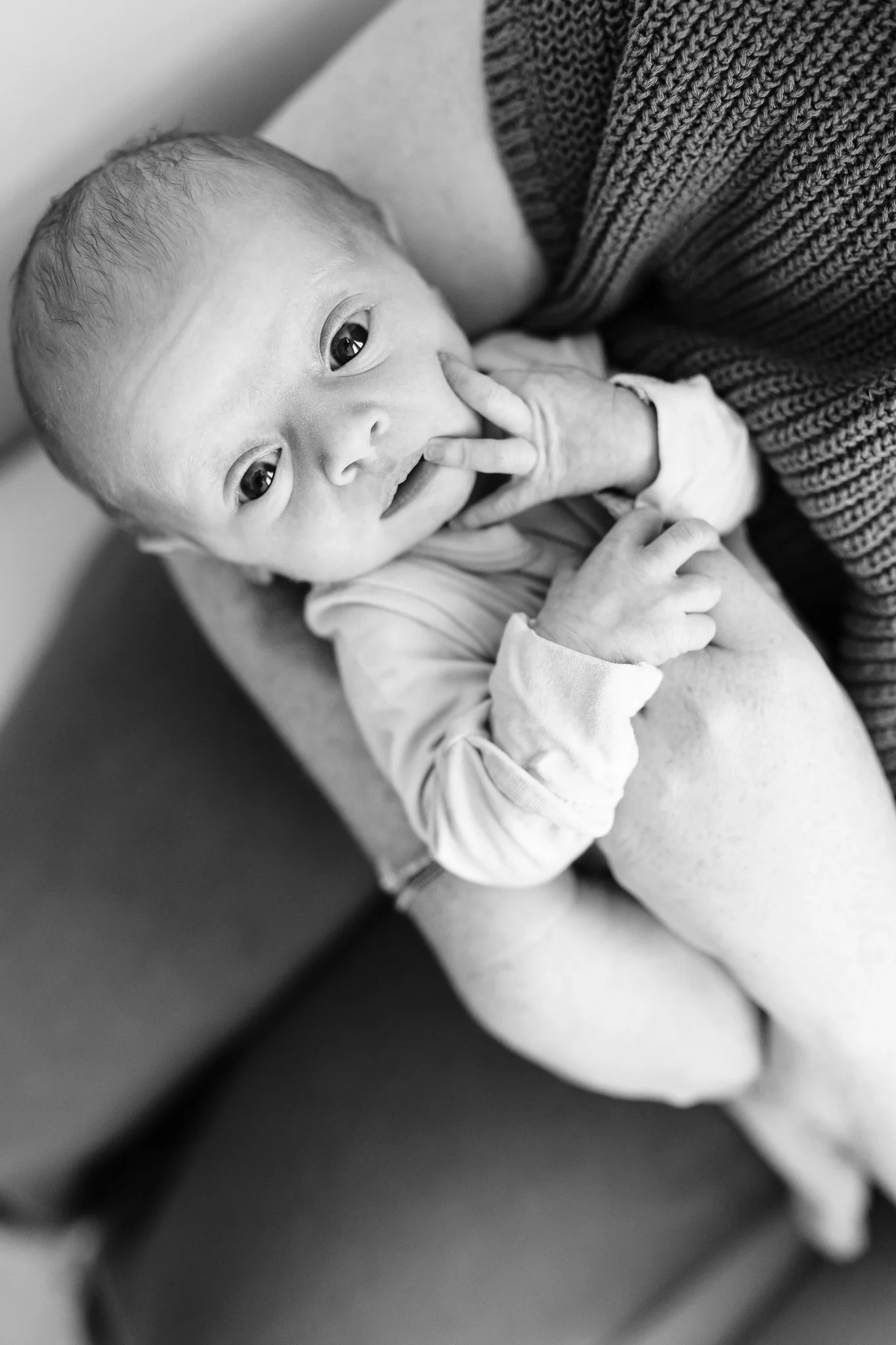 CozyDenverNewbornSessionInApartment-18.jpg