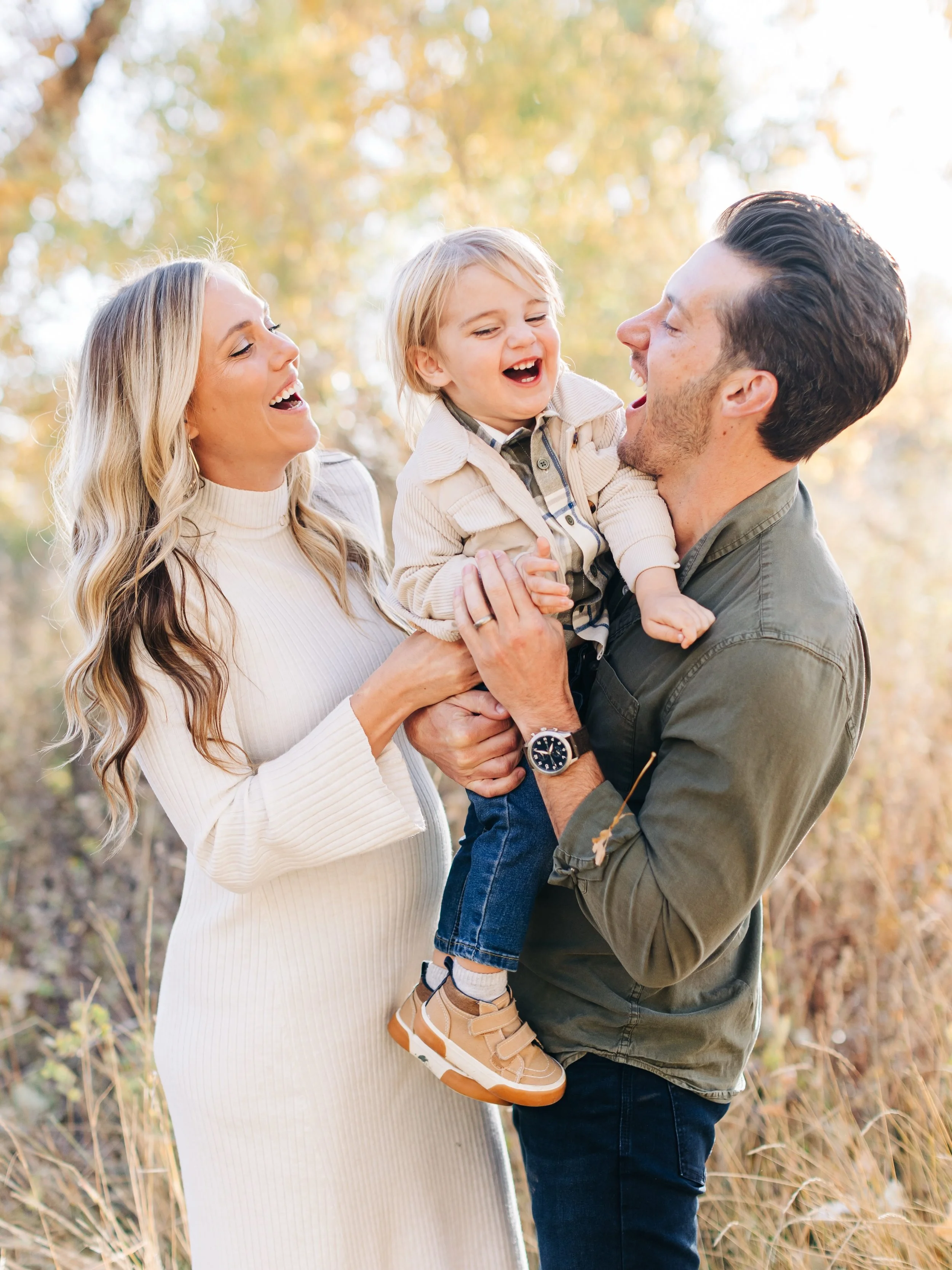 Fall is always one of my busiest seasons for family photos! So if you&rsquo;ve been thinking about scheduling a family session, now is the time!!! See you in front of my camera 😜