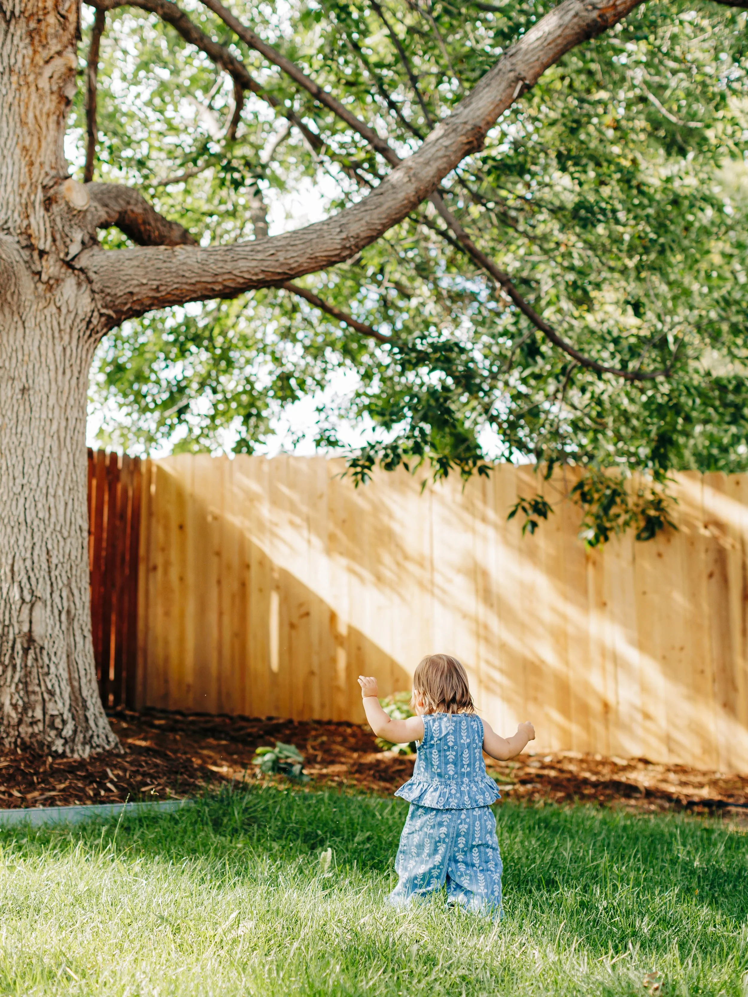 My girl 🫶🏻
In the countless photo sessions (truly lol) I&rsquo;ve had with my daughter in our backyard, here&rsquo;s what I&rsquo;ve learned: don&rsquo;t underestimate the beauty and sentimentality of doing photos in and around your home! Colorado 