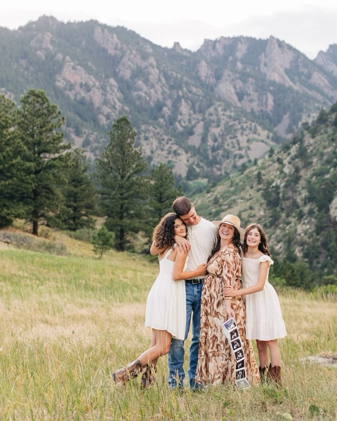 Got to meet and photograph baby brother yesterday!!! And I had just as much fun as I did during the family&rsquo;s maternity session! (ugh are they not the sweetest fam) Now let&rsquo;s get to editing 😎