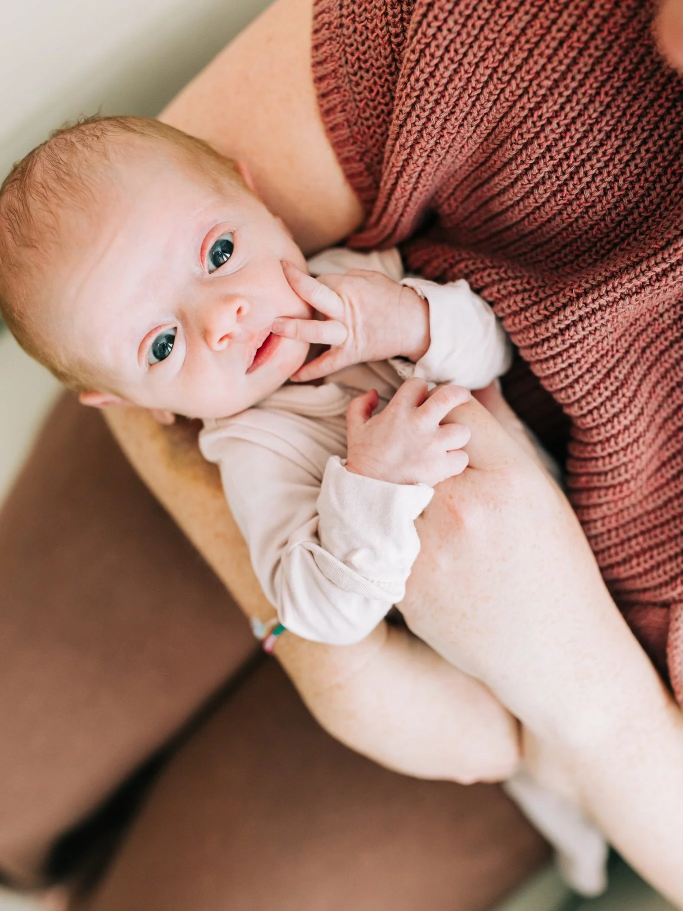 I&rsquo;m like a year behind on sharing sessions whoops 🫣 But give me allll the newborns please!!! Having a baby this winter? Let&rsquo;s chat ☺️