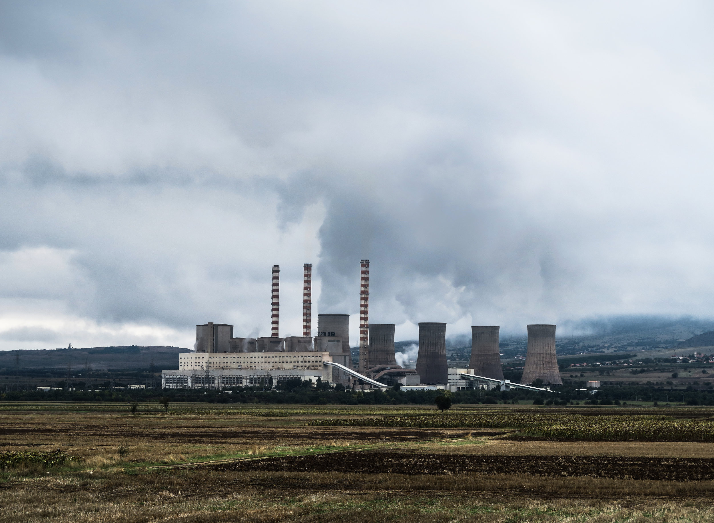 Industrial processes carried out on the coast tend to release huge amounts of heavy metals into the oceanic environment. Photo credit: Jason Blackeye