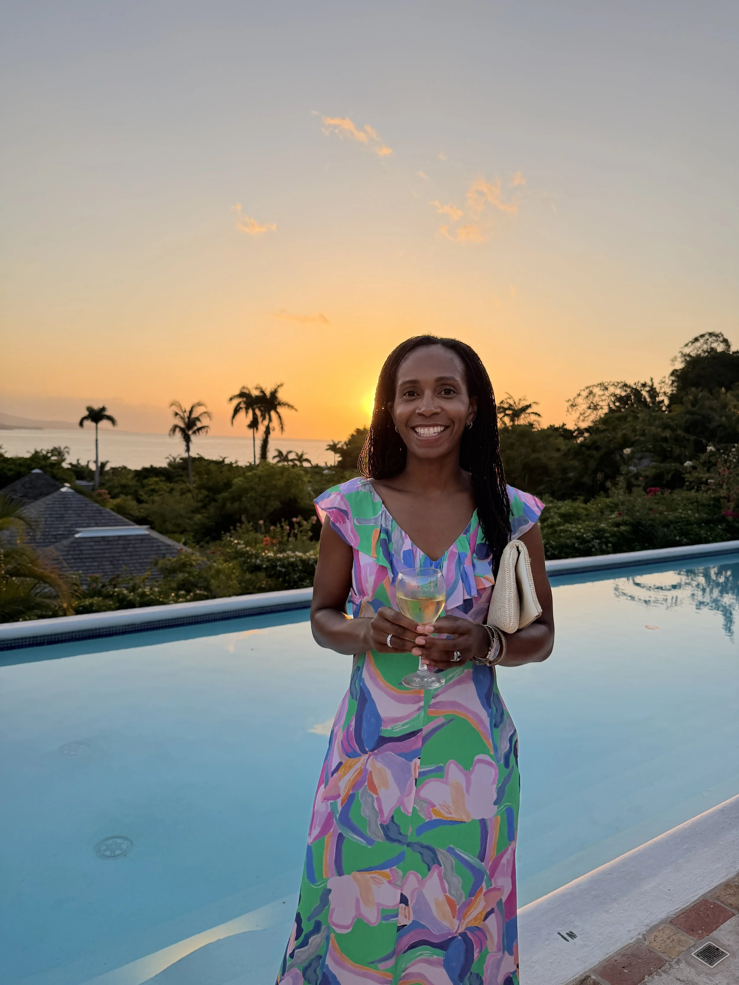 Sunset cocktails at weekly Round Hill welcome reception