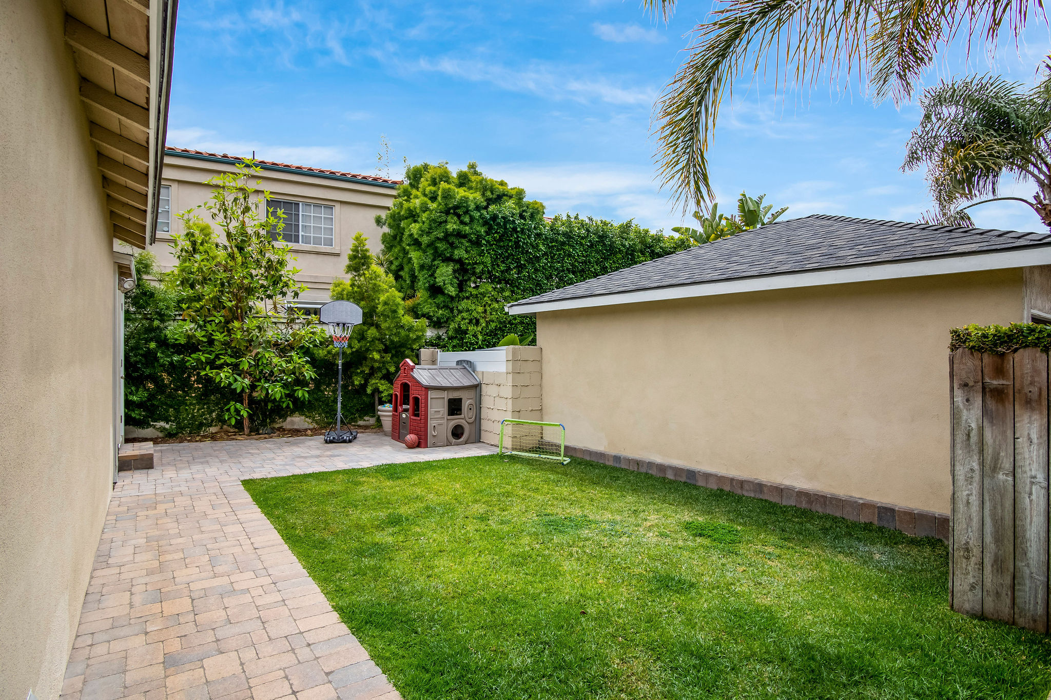 719 N Maria backyard.jpg