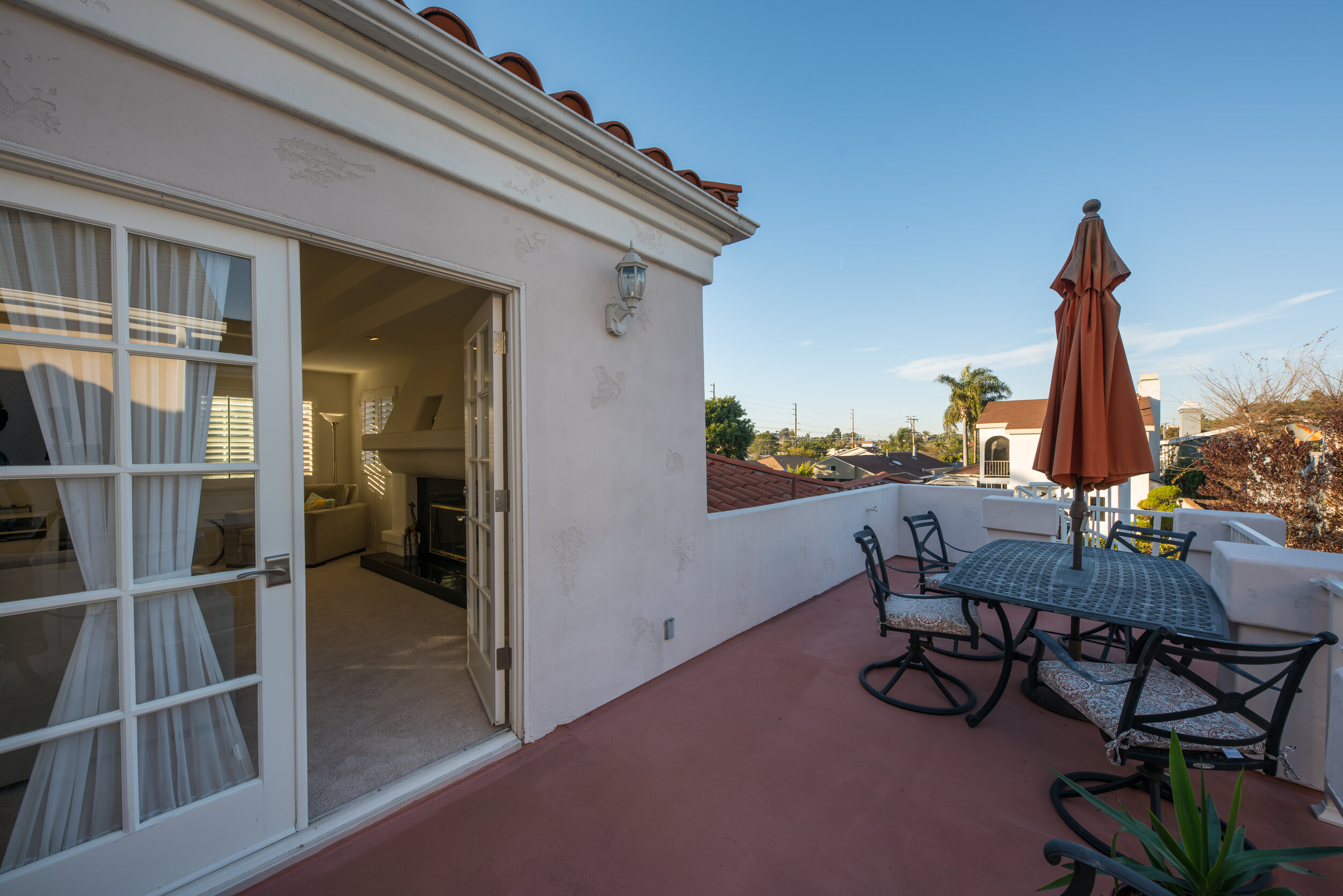 1021 Avenue D Redondo Beach 90277 deck off family room.JPG