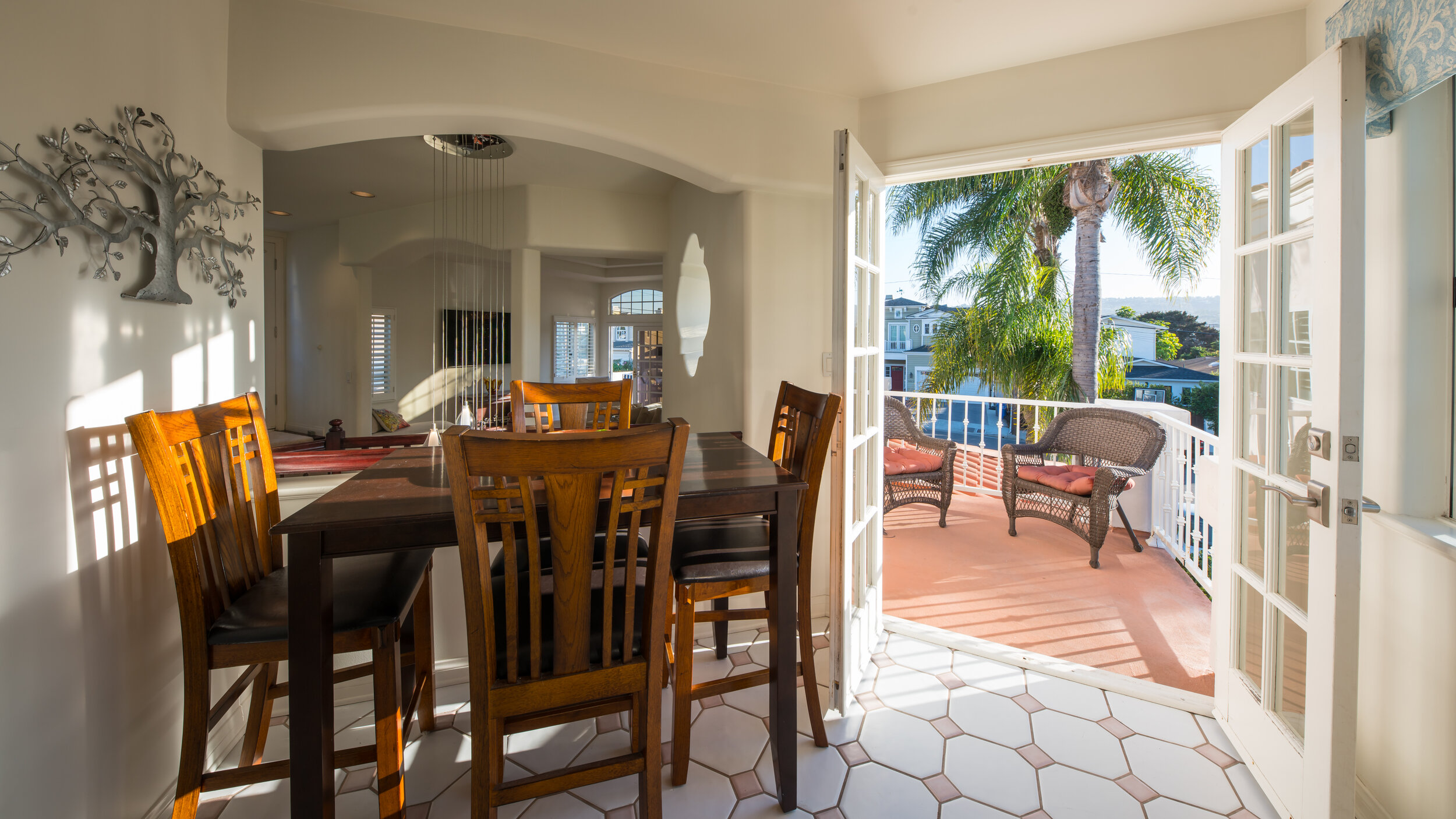 1021 Avenue D Redondo Beach 90277 kitchen - deck.JPG