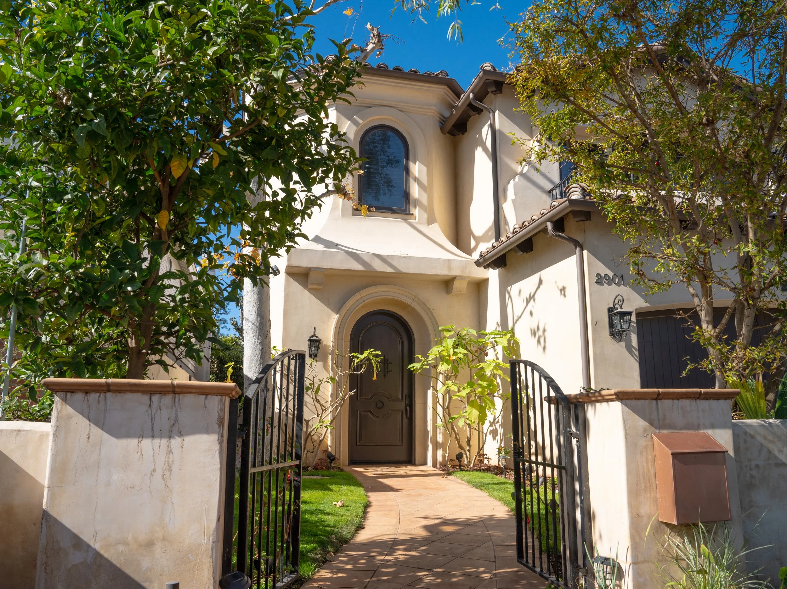 2901-Oak-Avenue-Manhattan-Beach-California-90266-front-gate.JPG
