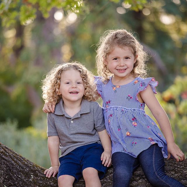 Happy Thanksgiving Eve...thankful for sweet little siblings who giggle and laugh at my jokes 💕#fallminisession #siblings #losaltosphotographer #bayareaphotographer #outdoorphotography #familyphotosession #bayarea #sarahslaytonphotography