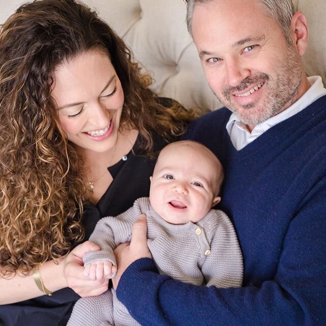 Capturing those first little smiles 🥰 #indoorfamily session #lifestylefamilyphotos #bayareaphotographer #losaltosphotographer #paloaltophotographer #familyphotographer #sarahslaytonphotography