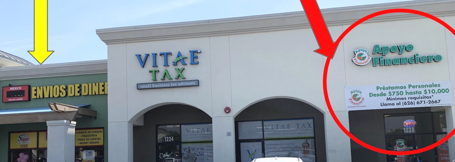 Photo of Sigue, one of Aura’s partner stores, next to Apoyo Financiero, a competitor.