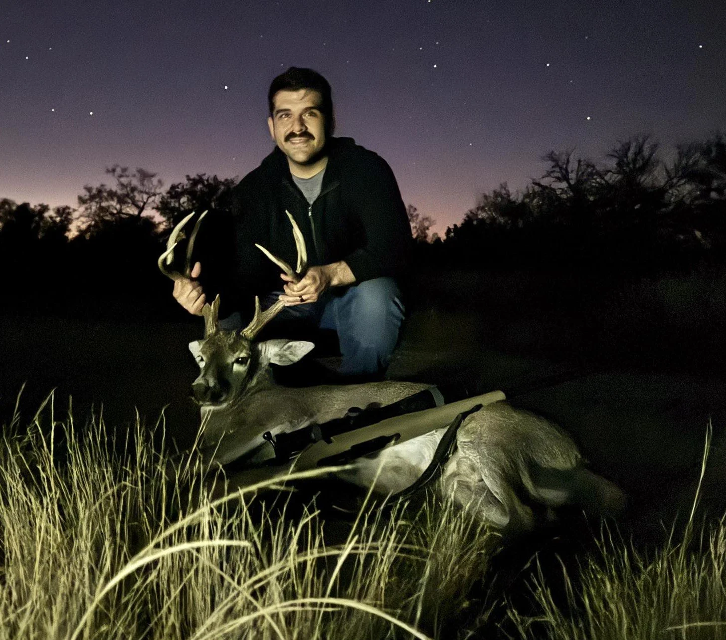 trophy whitetail buck 2.jpg