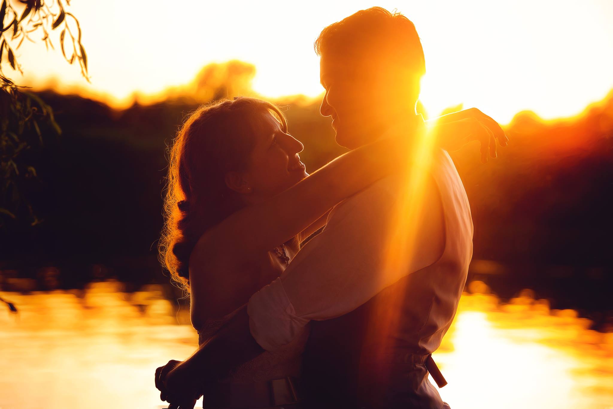 bride and groom wedding photo at sunset