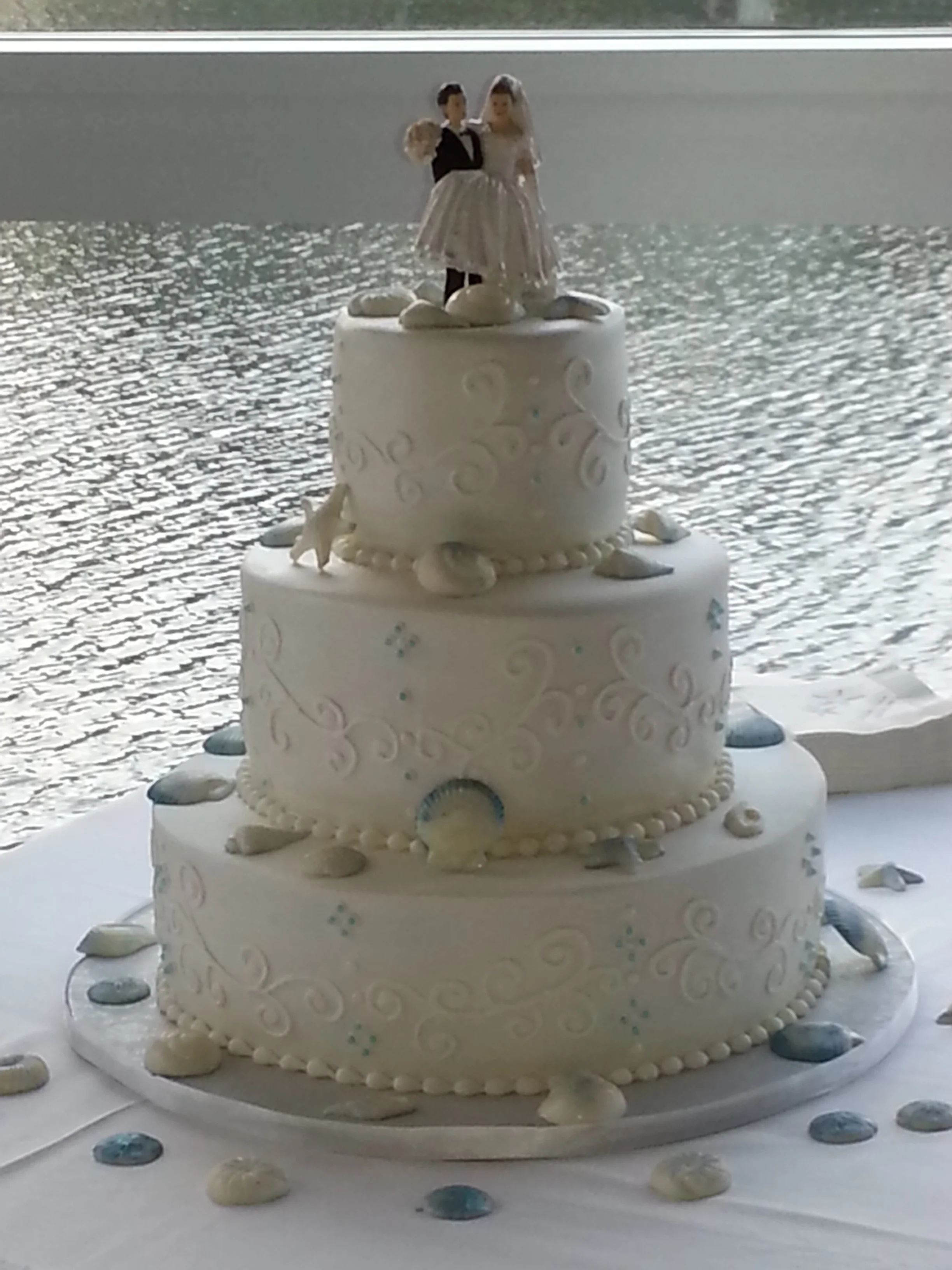 Seashell & Pearl Beach-themed cake