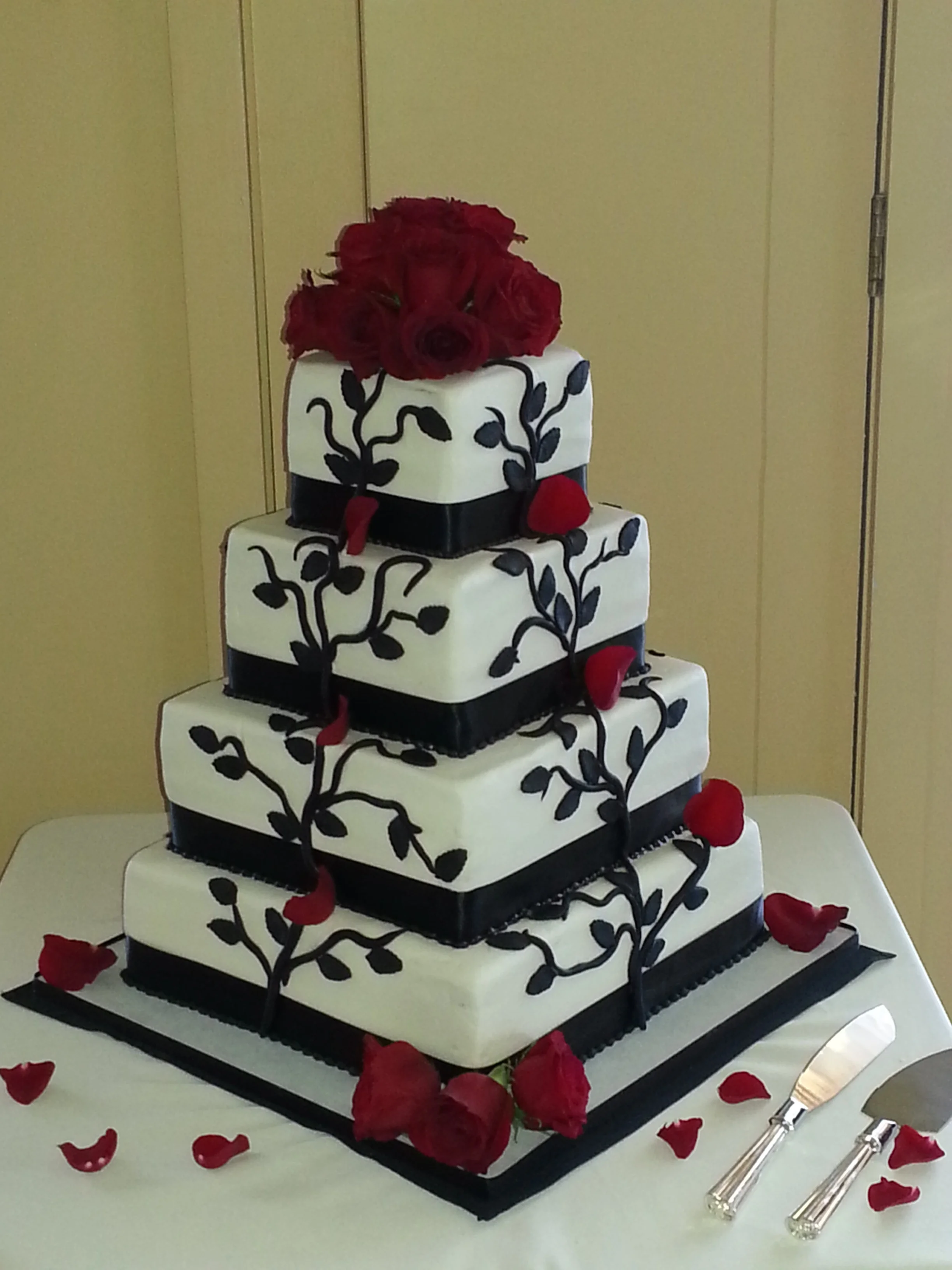 Rose on the vine elegant wedding cake