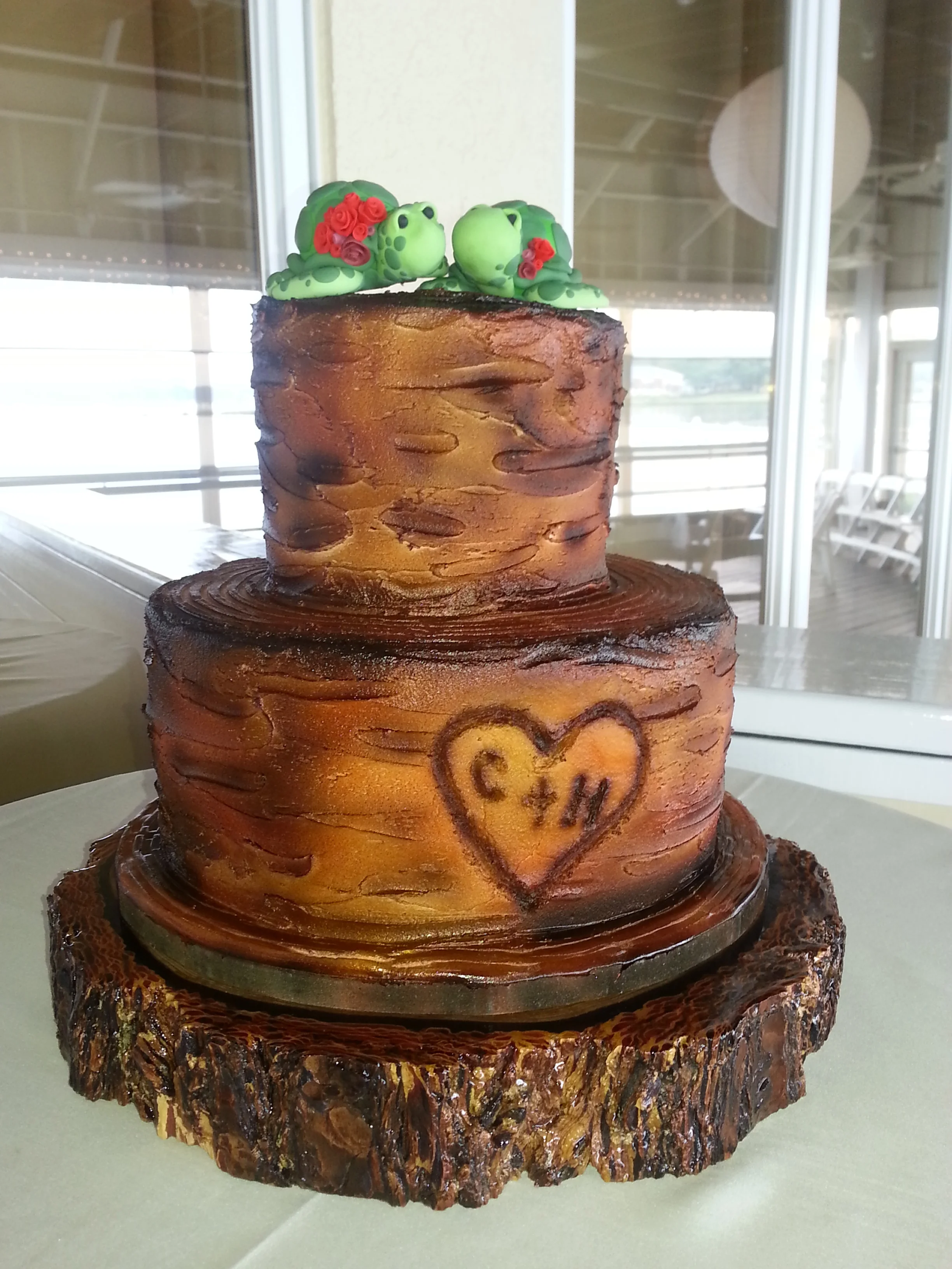 Sea-turtles driftwood beach wedding cake