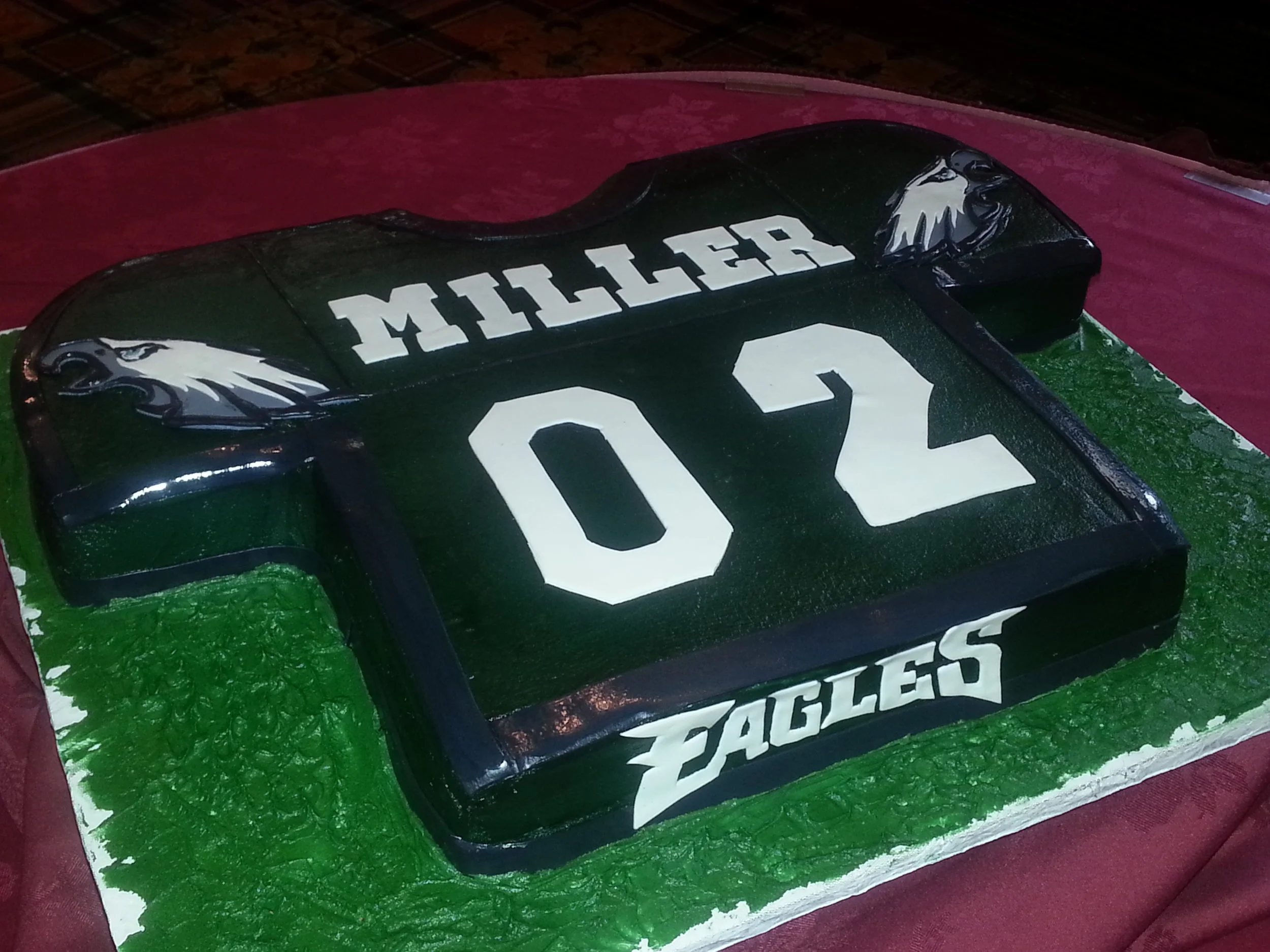 Philadelphia Eagles-themed super bowl cake
