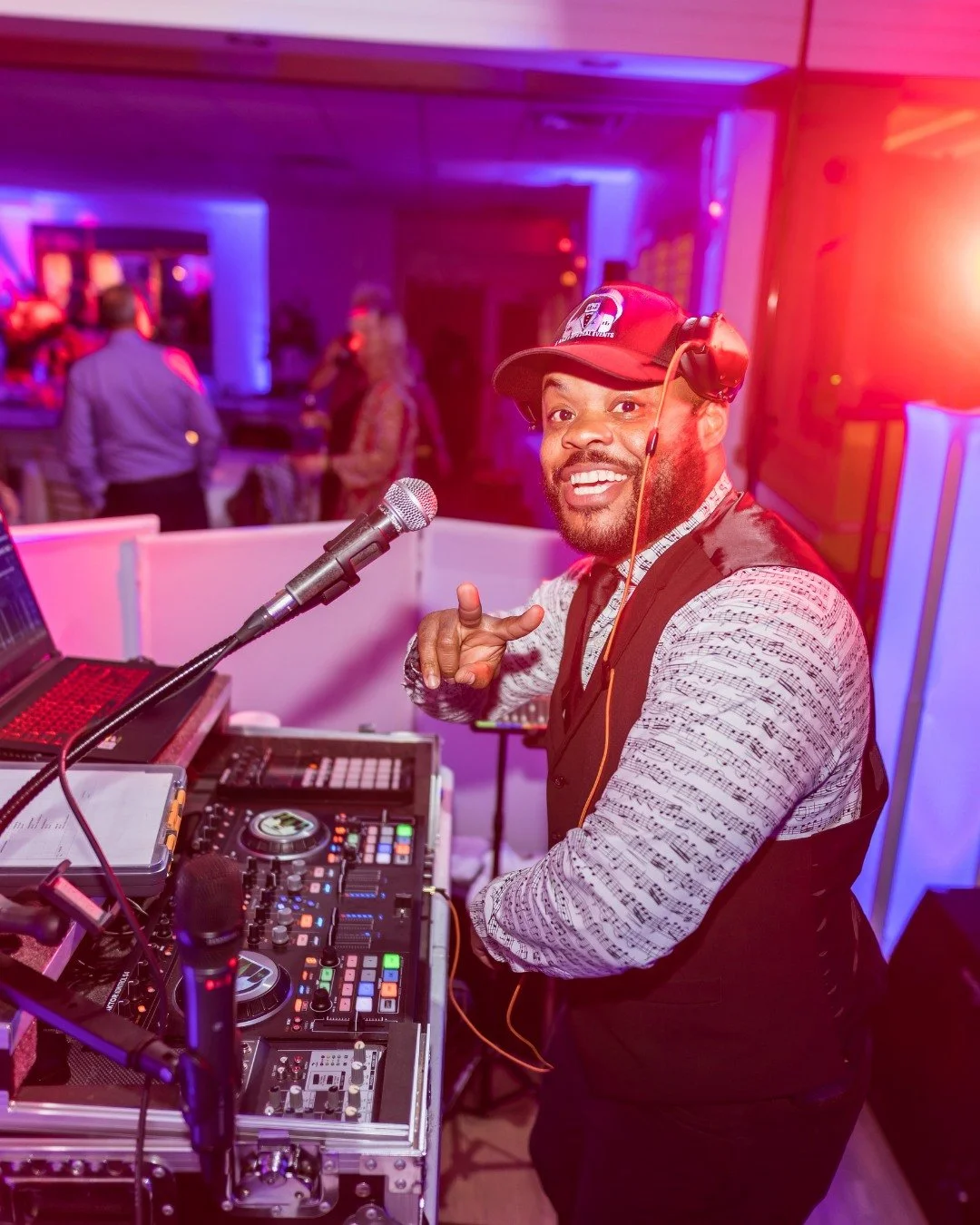 An incredible night celebrating love!
If you&rsquo;re looking to book some live music or need a DJ for your wedding, hit us up! Let&rsquo;s connect 

#weddingdj #djbooths #weddingentertainer