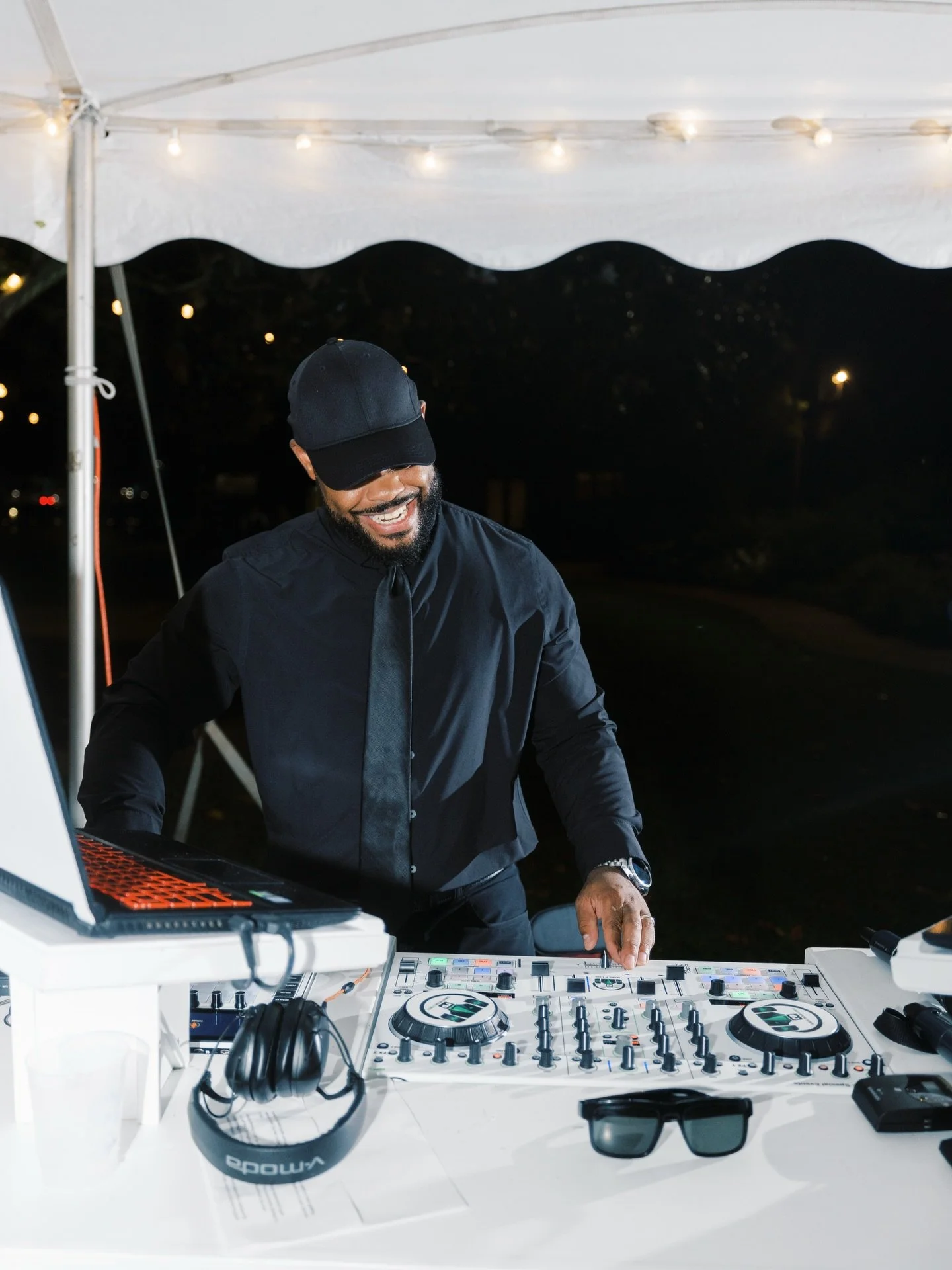 Ezra, EE special event&rsquo;s lead DJ understands that all events are not alike, and he wants you to have the event that you have always dreamed of. From a relaxed, intimate setting to a fun filled night of dancing, Ezra has the ability and experien