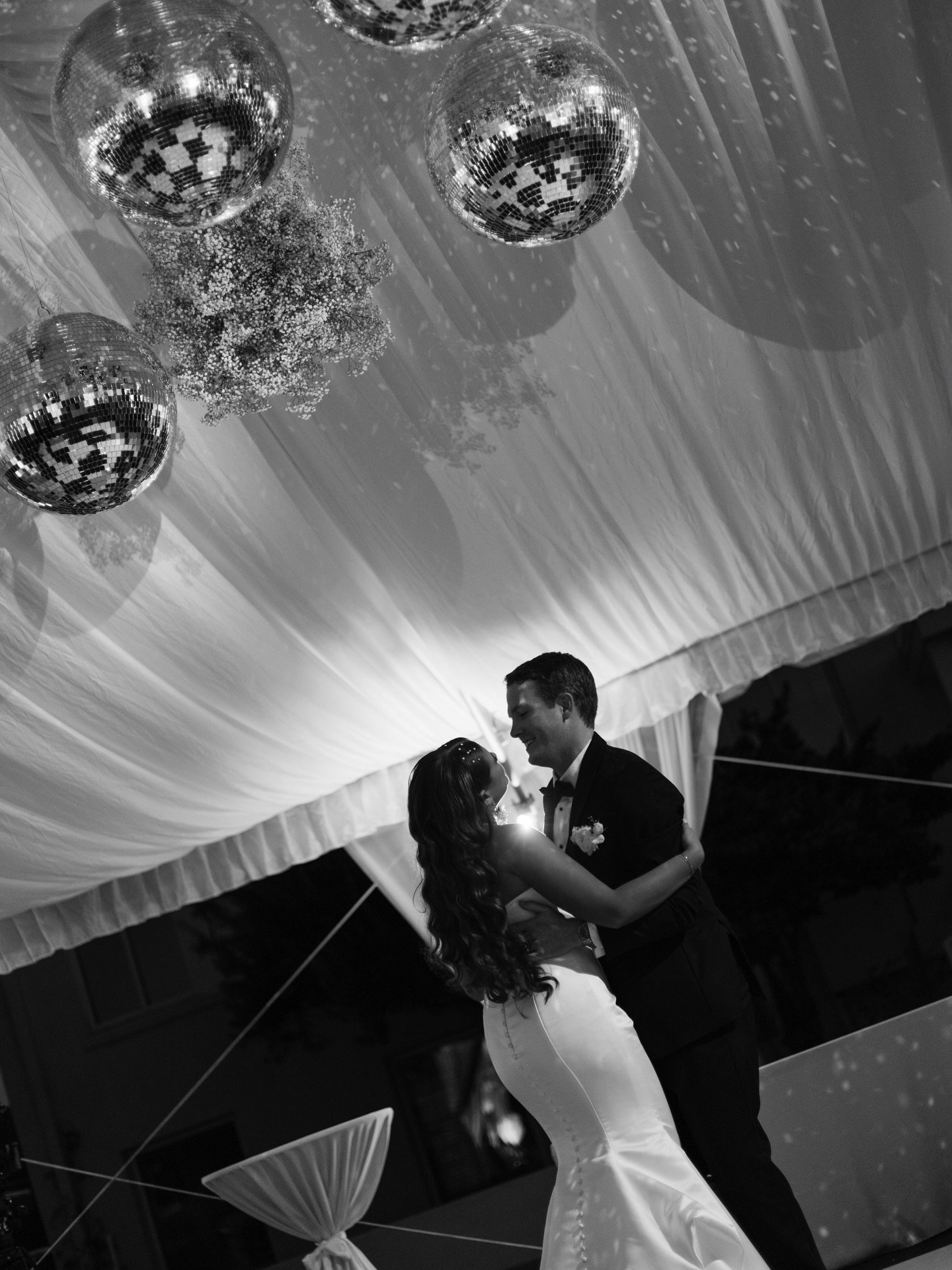 Fist dance feels 🪩💃🕺
-
#firstdance #weddingdj #weddingentertainment