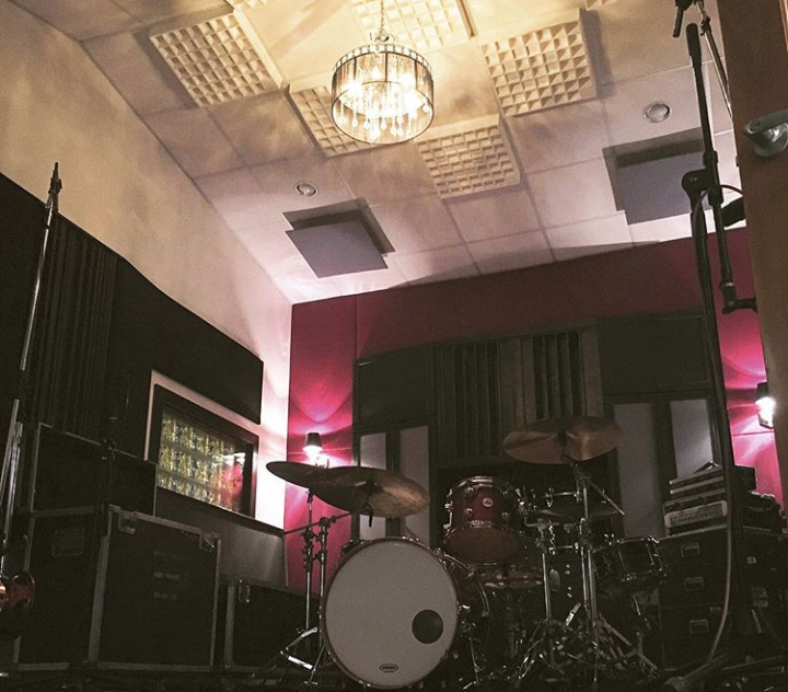 PrimeRecordingStudio-GlamRoom.png