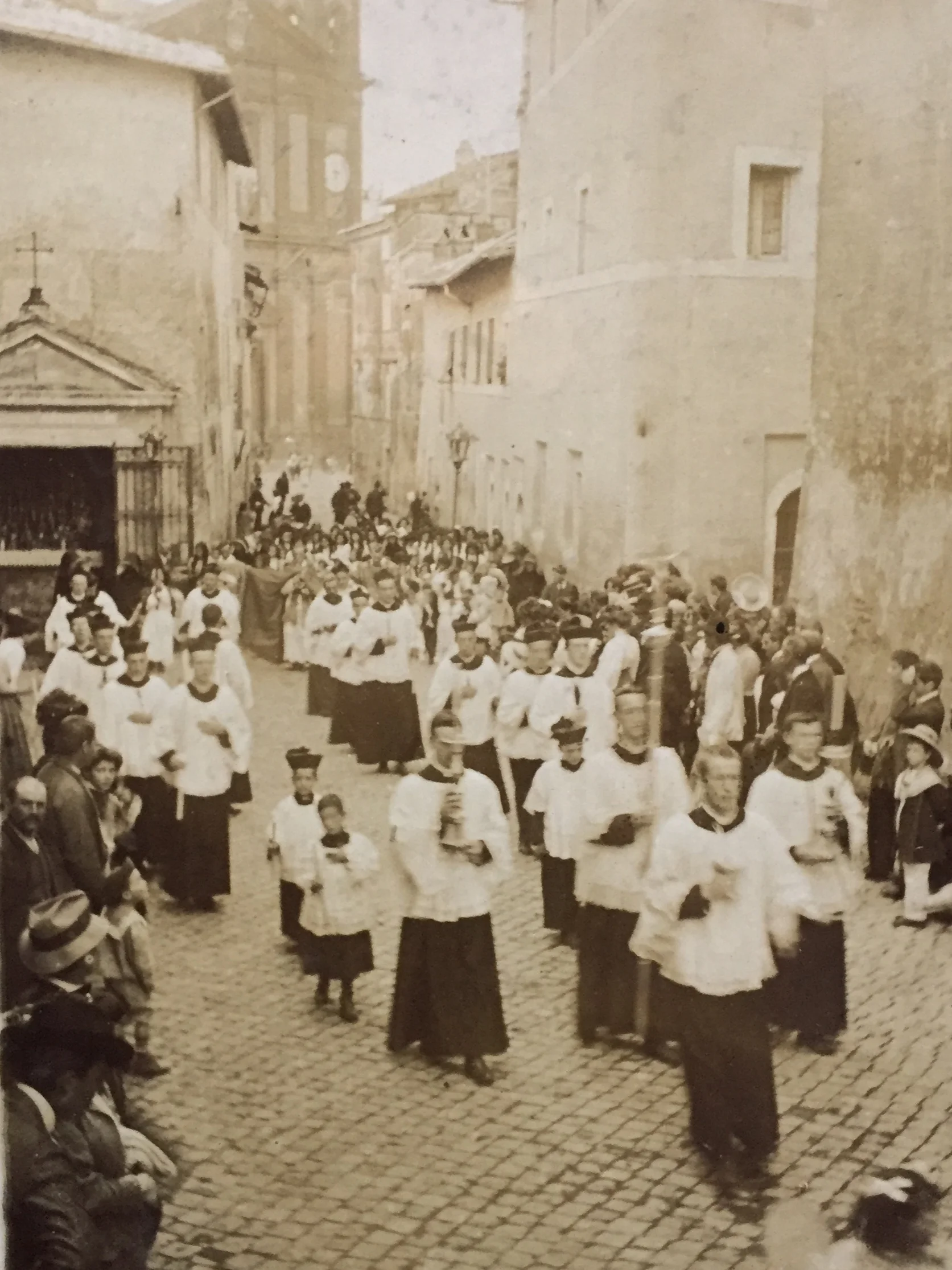 “ A fine set of men”: seminarians of the Venerable English College leading a festal procession, Monte Porzio, 1909
