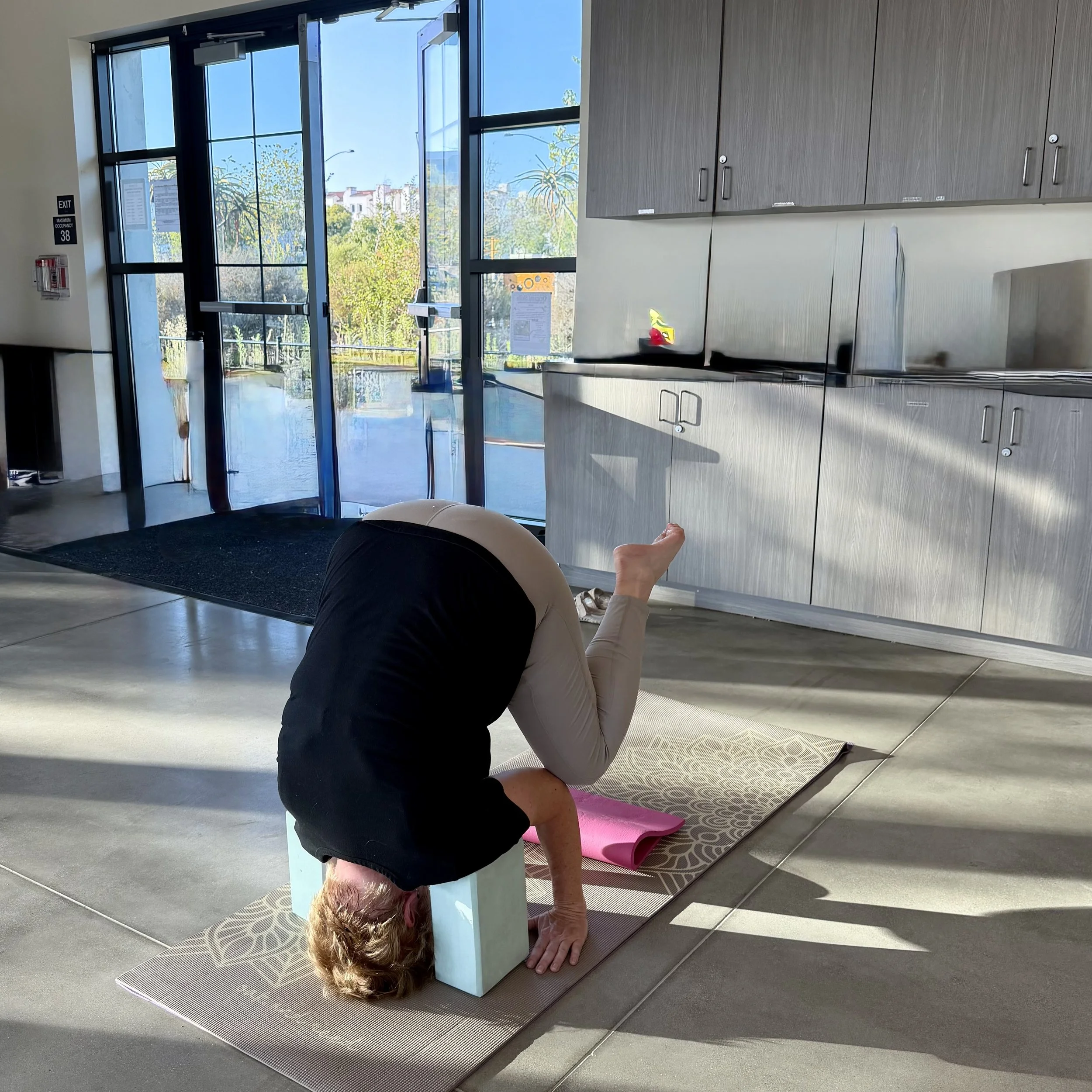 The Shoulder Block Scaffold Safe Headstand