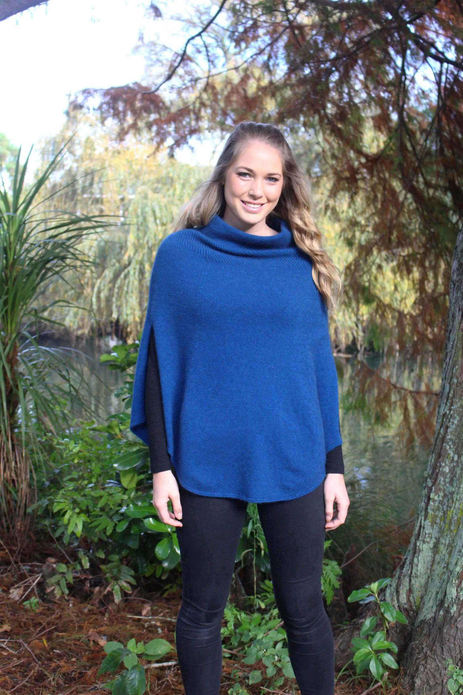 9984-jules-poncho-lagoon.jpg