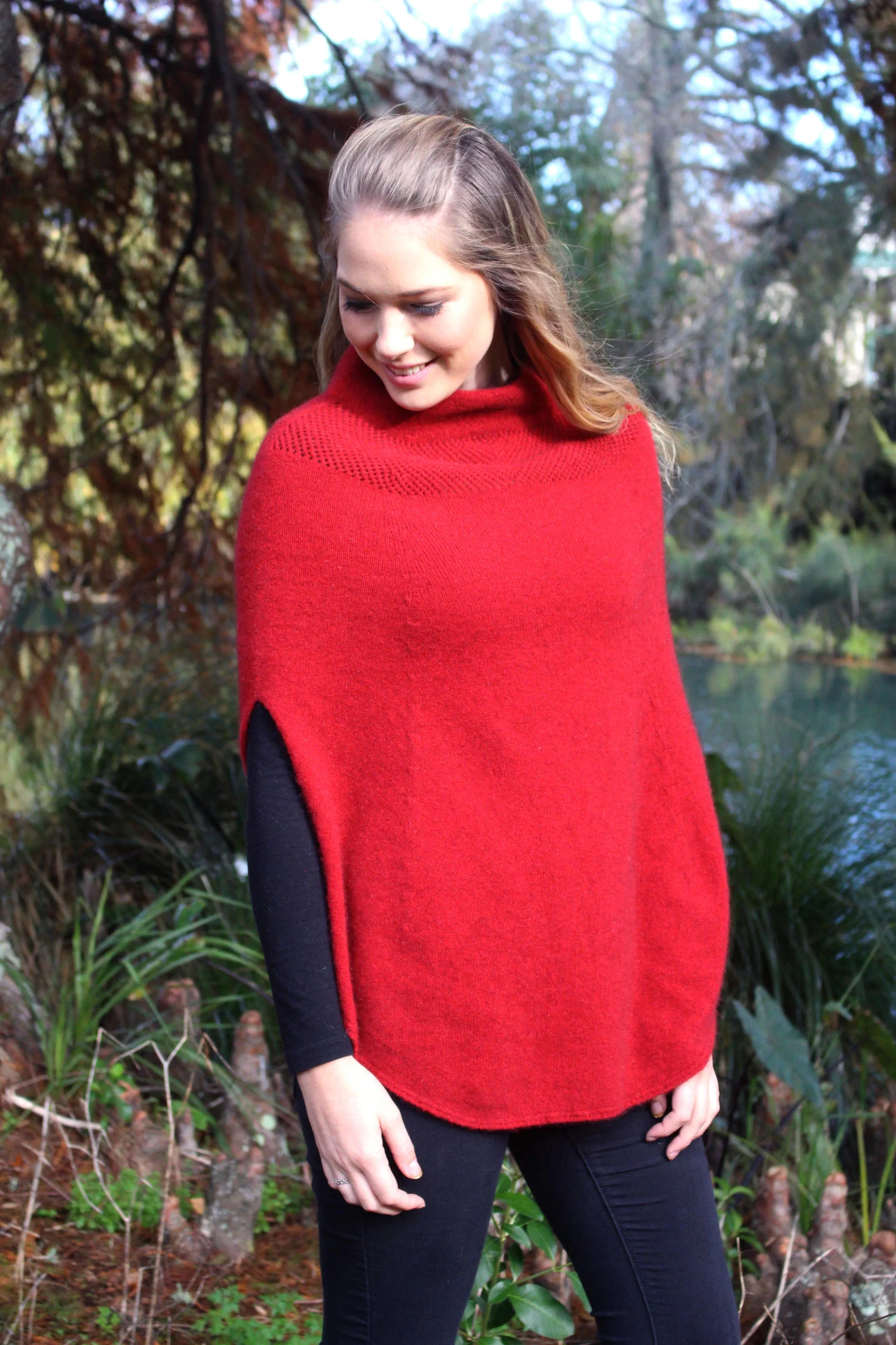 9984-jules-poncho-red.jpg
