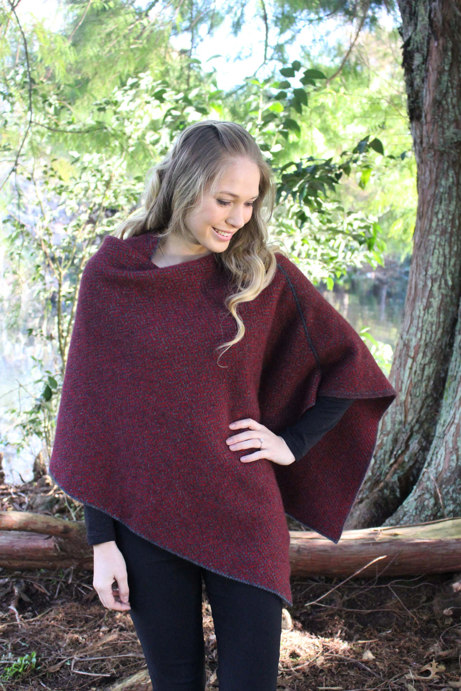 9989-nest-poncho-charcoal-red.jpg