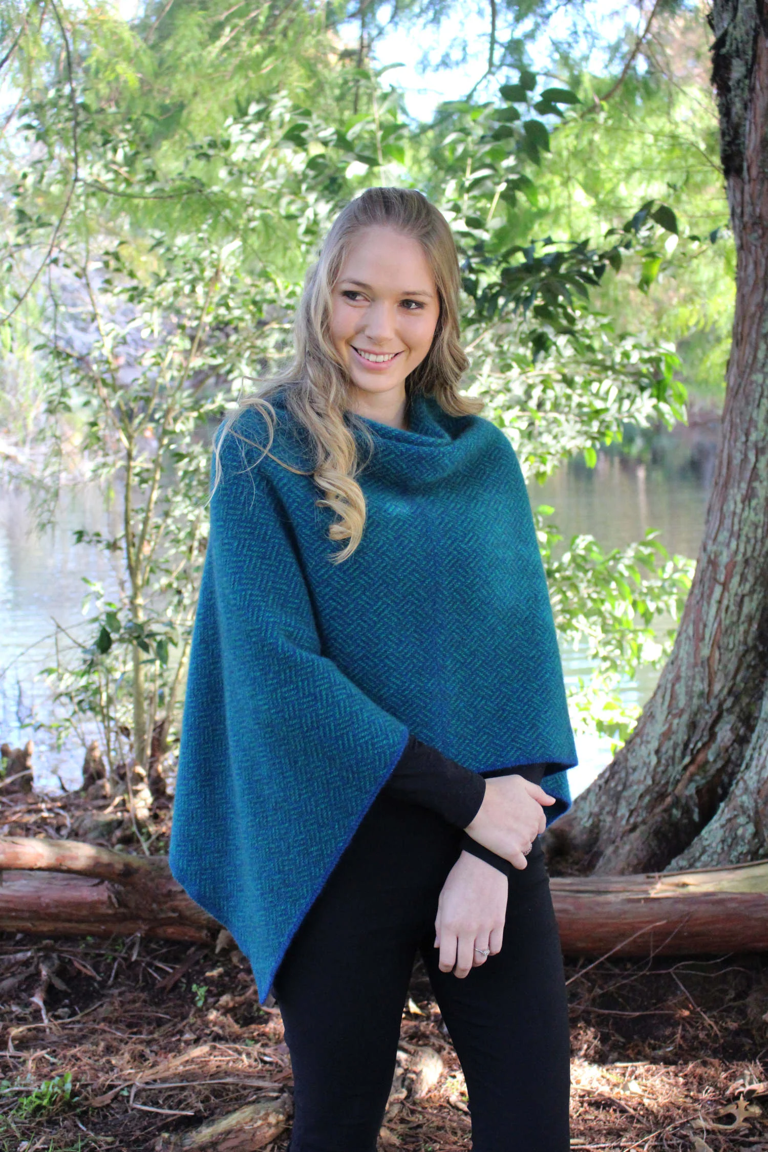 9989-nest-poncho-lagoon-silver.jpg
