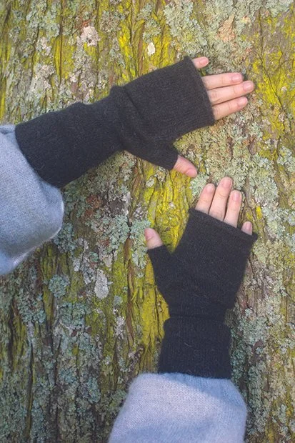 ALPACA FINGERLESS MITTEN SLATE .jpg