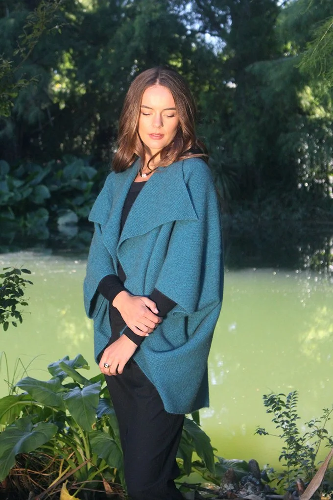 Possum Merino Takahe Cape 9995