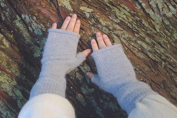 ALPACA FINGERLESS MITTEN DOVE .jpg