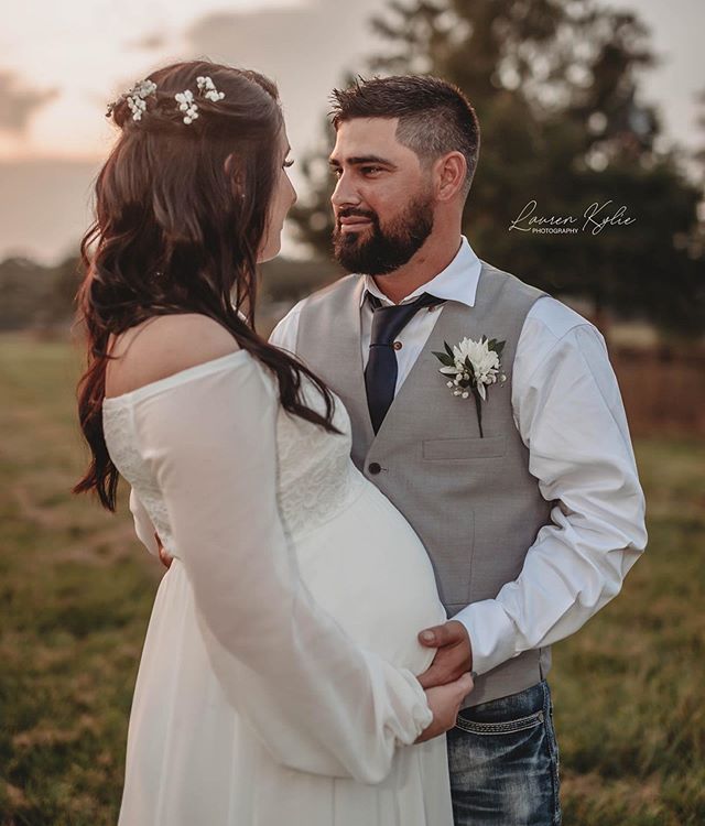 This stunning couple said &ldquo;I do&rdquo; yesterday!!
Haley gave me the honor of capturing her big day!! As a photographer herself, I knew I had to give this girl some magical memories to hang on her walls!