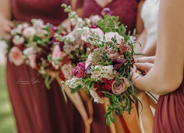 These bouquets were straight out of a magazine!!!😍 Venue: The Madison in Broussard,LA
Wedding Dress/Bridesmaid dresses: @davidsbridal 
Hair: Ashley Doyle Jones
Make-up: @hannahdoylegier 
Caterer: @Chefbobbyanddotcatering
Groom/Groomsmen tux: @squire
