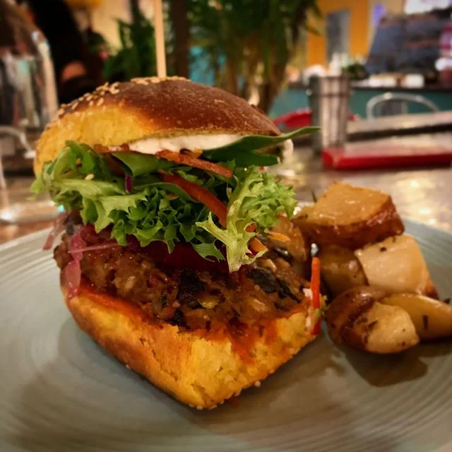 Burger lovers letβs try our 100% vegan burgers π€€β₯οΈ
β’
β’
β’
β’
#instafood #veganburger
#Melbourne #melbourne_insta #melbmoment
#city #vibes #ilovemelbourne #seeaustralia #discovery #vegan #food #foodies #instagood