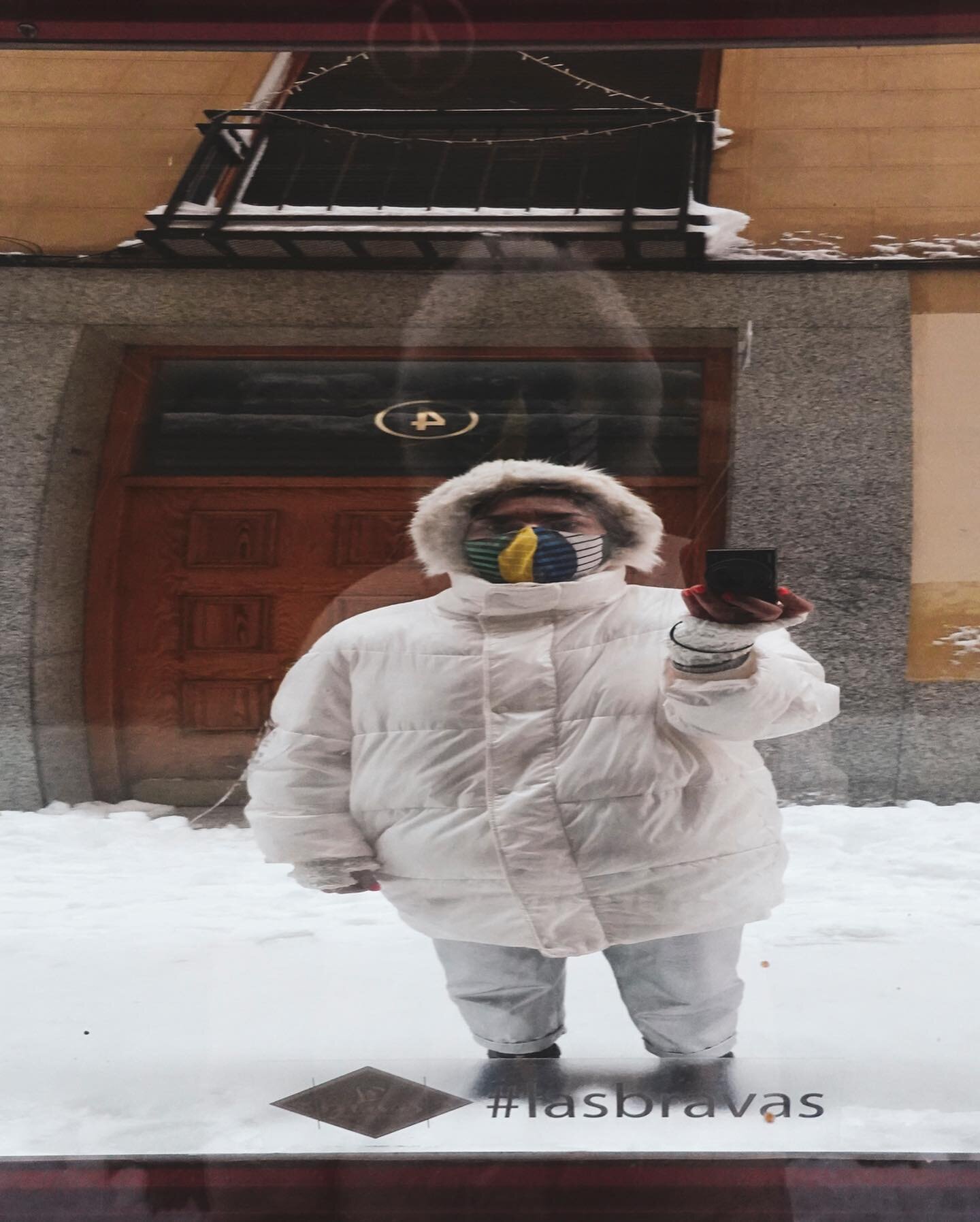 Hola Filomena!

Gracias por dejarnos disfrutar de un Madrid tan dist&oacute;cico, todo blanco y as&iacute; de bonito.. ayer fue un d&iacute;a muy emocionante! 

#egocentrismocosmico🚀 como un enano esquimal!

#filomena #borrascafilomena #nieveenmadri