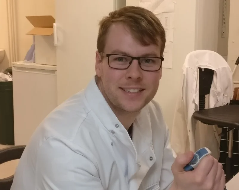 Graham Motion PhD Research Scientist Graham joined APS in 2016 following completion of his PhD at the University of Dundee/James Hutton Institute. With an interest in molecular-plant microbe interactions, Graham currently leads the company’s work on bacteriophage control of mushroom blotch.