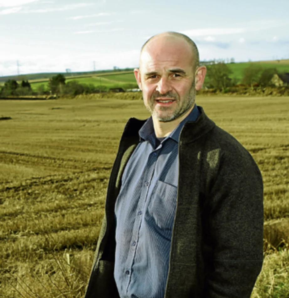 Professor Ian Toth PhD, James Hutton Institute Ian has an international reputation in the field of blackleg ecology and management, with a particular interest in the molecular basis of pathogenicity in the pathogens involved. He works closely with APS on the direction of the bacteriophage R&D in relation to this disease. He has undertaken research on blackleg disease for over 30 years and has worked extensively with the potato industry, including those partners above. He currently leads AHDB- and Scottish Government-funded projects involving these and other academic and industry partners. His was one of the first to isolate bacteriophage to the blackleg pathogen.