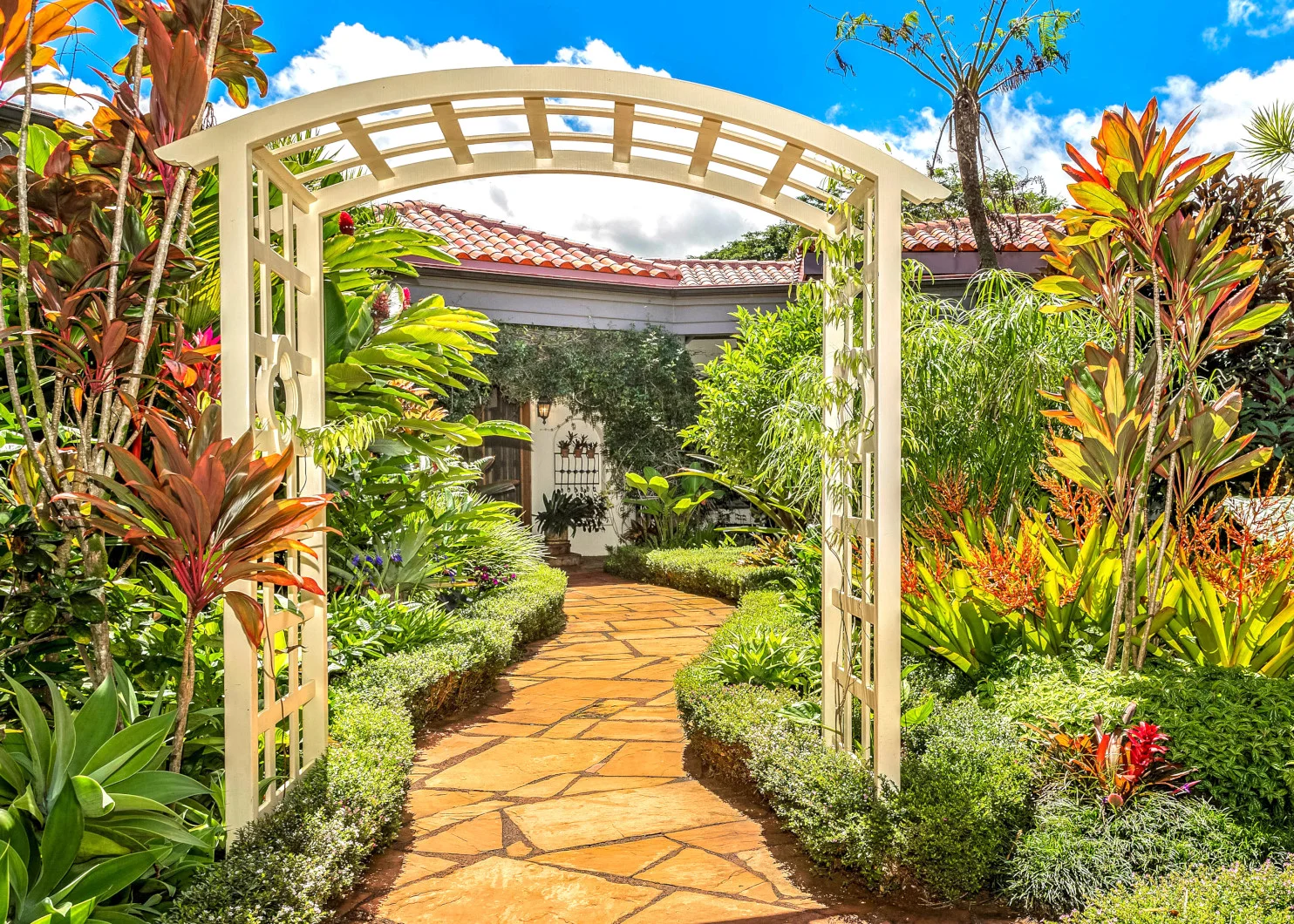 2_Exterior_main residence entry path2.JPG