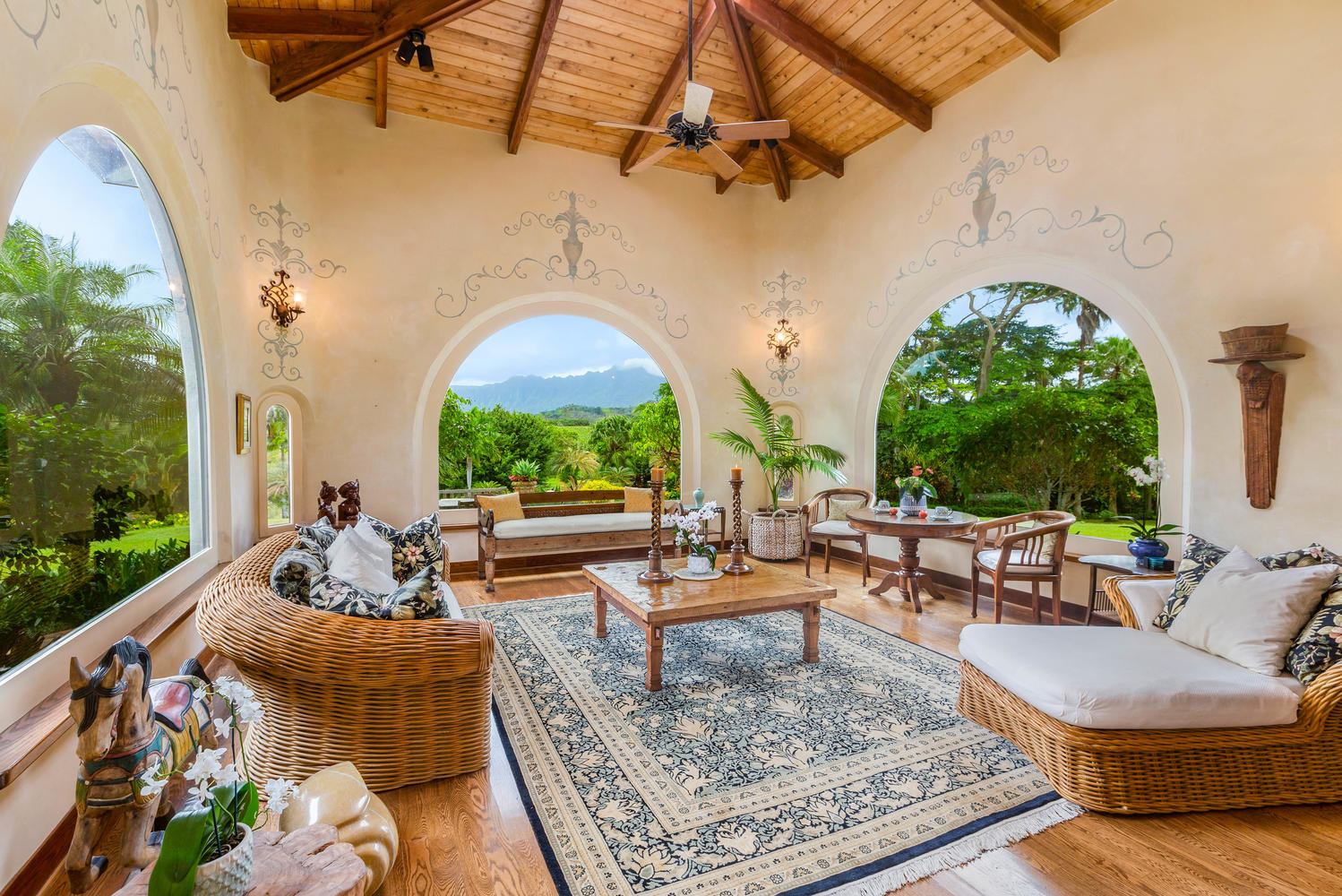 5.main residence  sun room.jpg