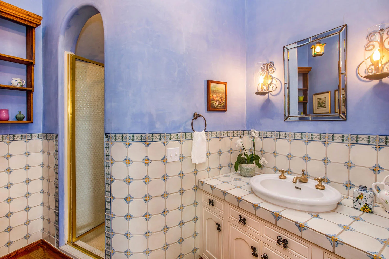 9.main residence bedroom-bath 4.jpg