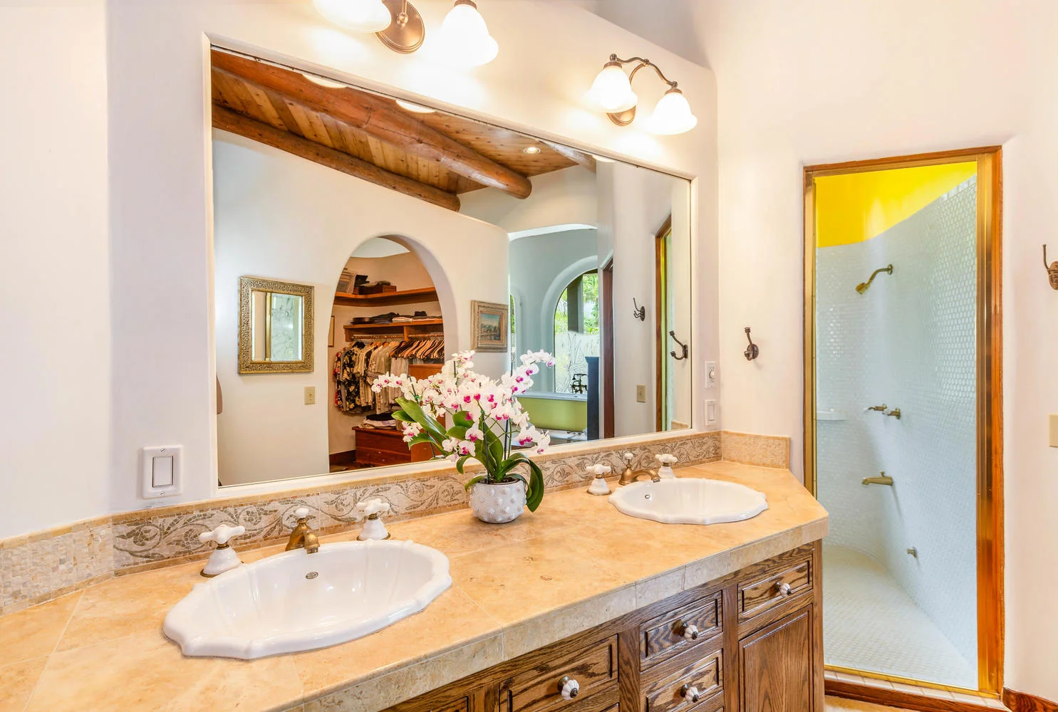 10c.main residence master vanity.jpg
