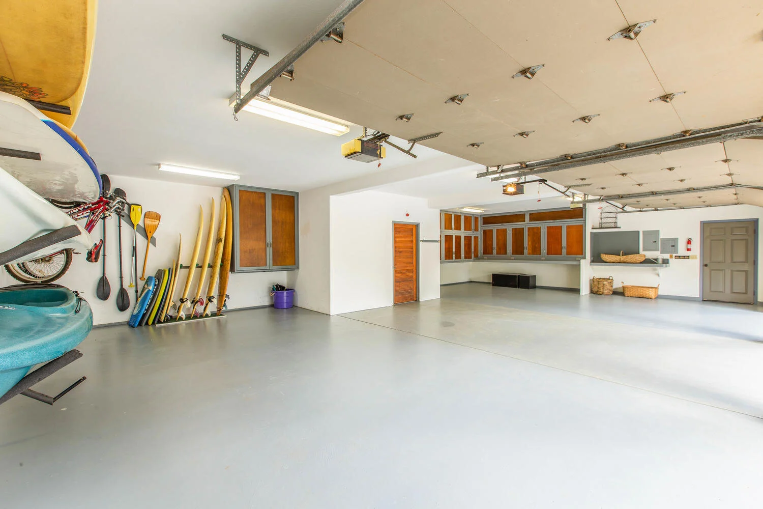 2-Garage Residence.jpg
