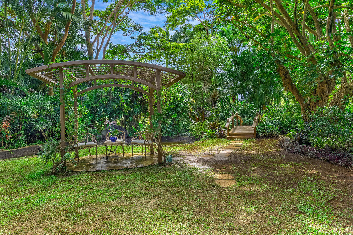 17Secret Garden.jpg
