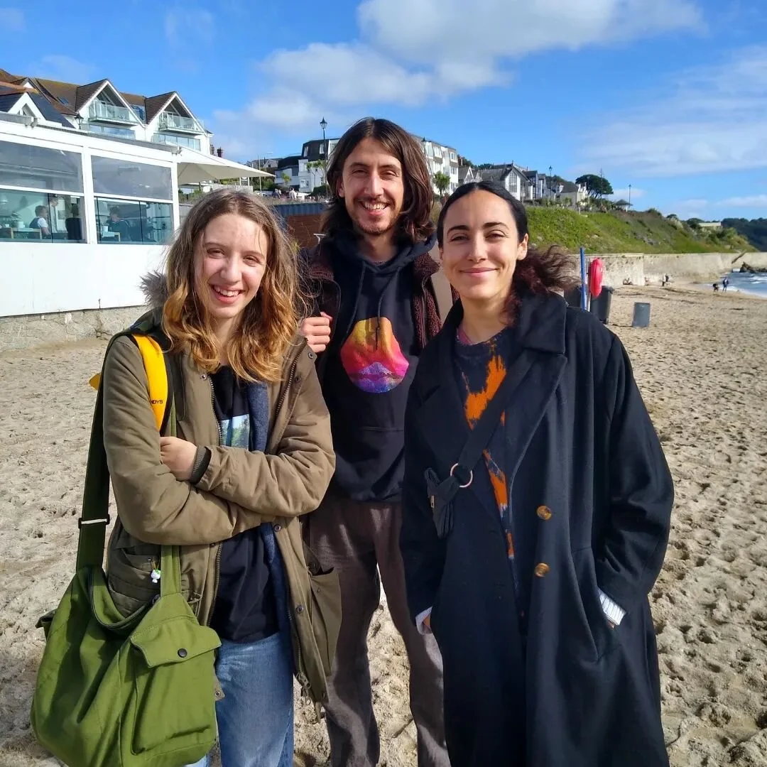 What a gorgeous Falmouth visit we just had (touring the Uni, I'm sold!) - plus the bonus of getting together with these lovelies @samsoncroucher @smaller_beast ☺️ Amongst the local sights, a wall that looked like the map of south Cornwall and a proli
